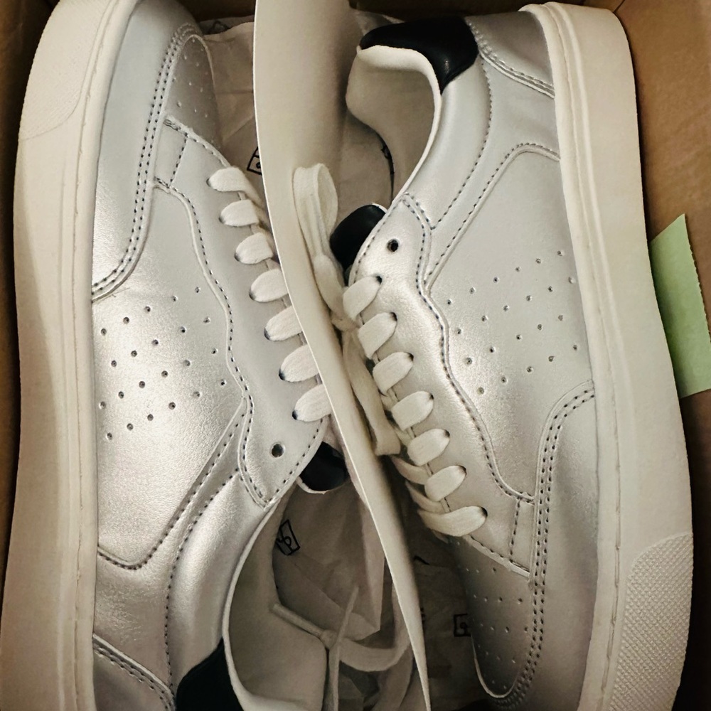 100% Vegan B.E.D. Foam Silver Sneakers
